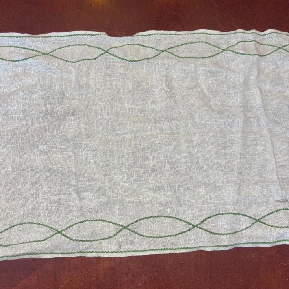 Vintage | Handmade Linen Table Runner | Green Embroidered Chain Link 41x12.5‎